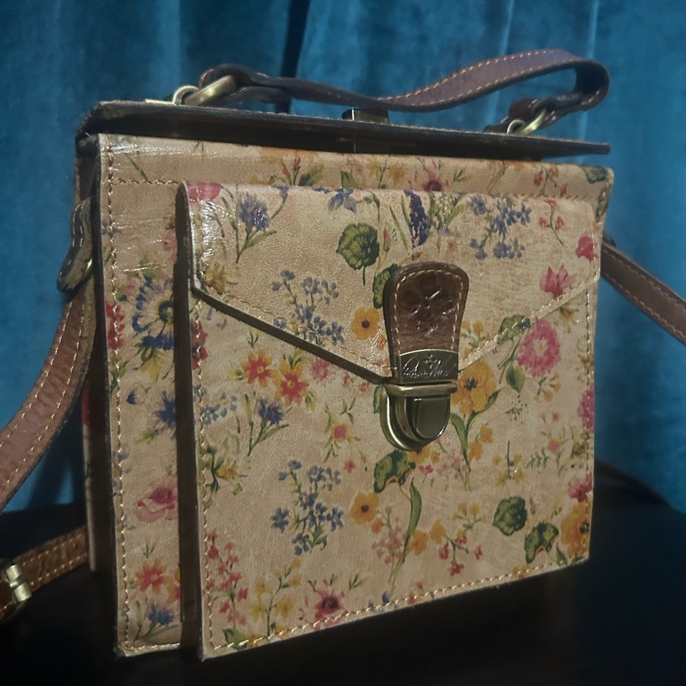 Elegant Floral Crossbody Bag